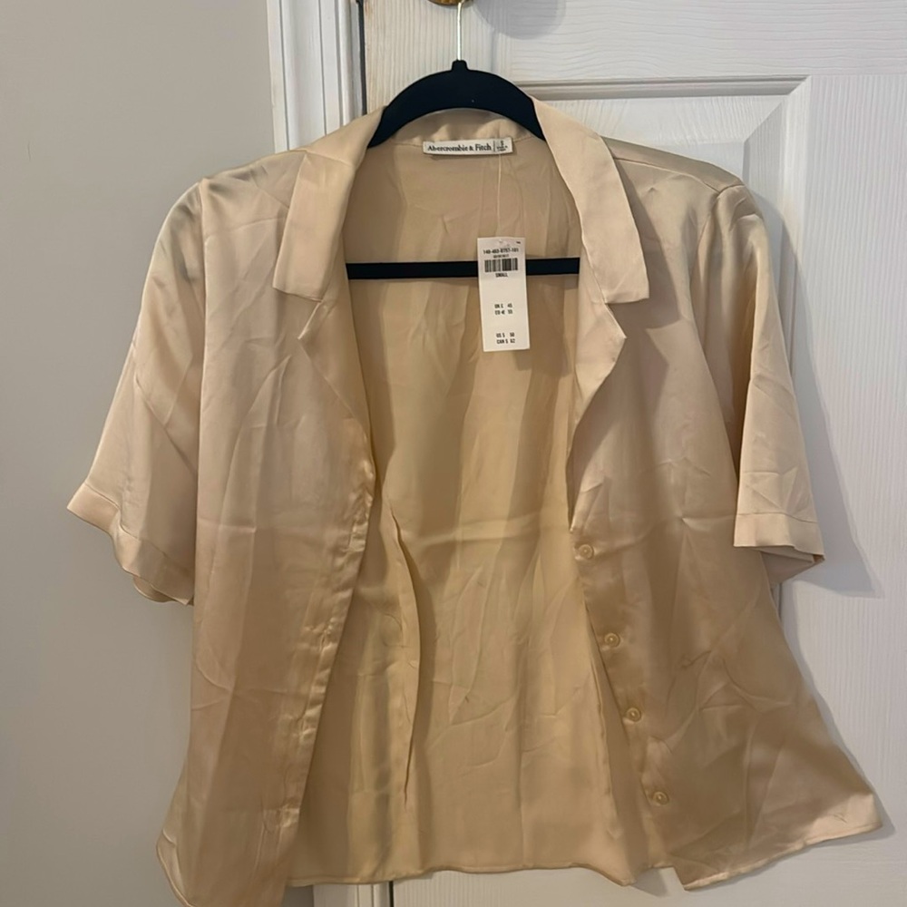 Abercrombie and Fitch size small silk like top new with tags